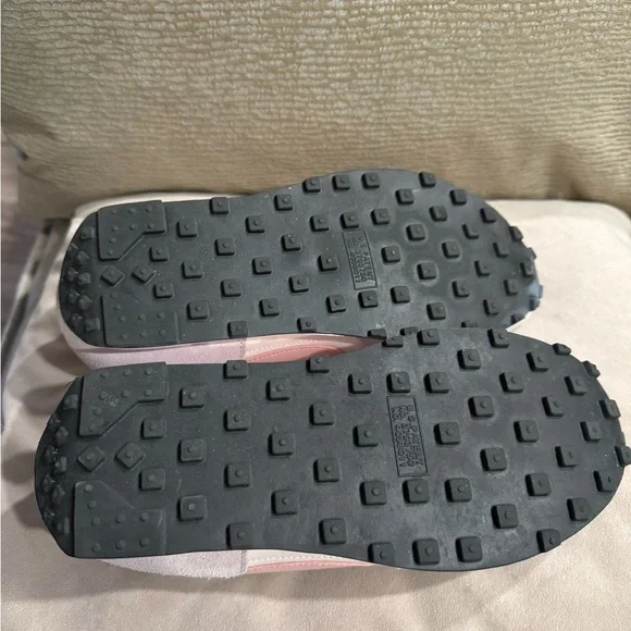 NWOT Nike Pink Retro Pacific Sneakers size 7.5 Gorgeous! - Picture 3 of 8